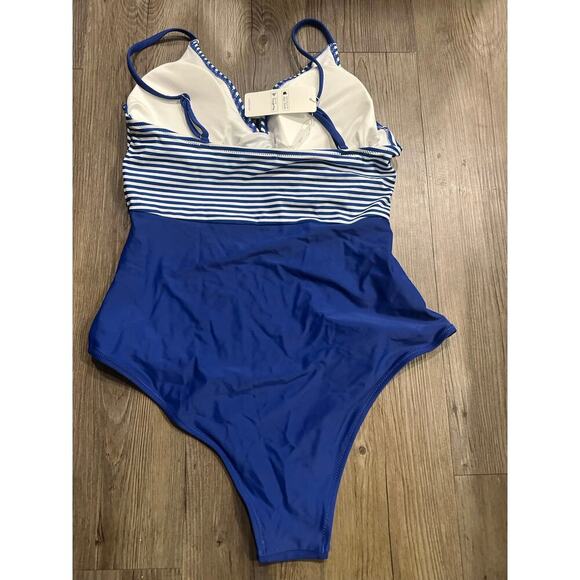 Cupshe One piece swimsuit - Picture 3 of 4